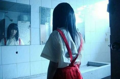 Toilet Malam nan Mengerikan